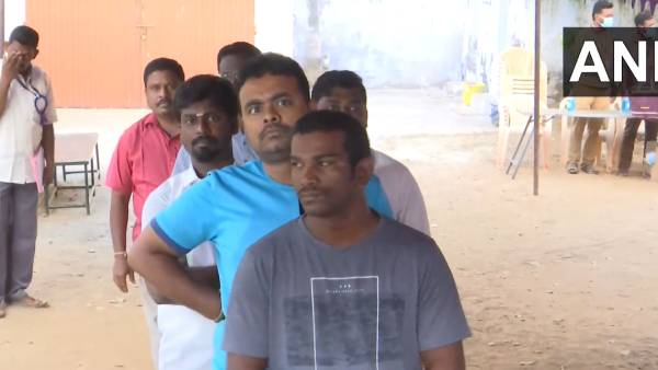 தொடங்கிய வாக்குப்பதிவு 