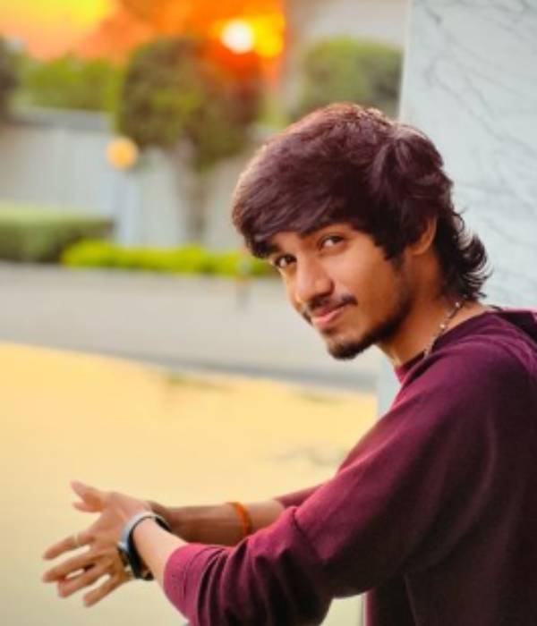 சக்தியின் பாராட்டு