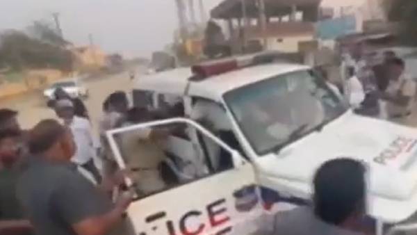 புயலை கிளப்பிய சபரிமலை விவகாரம் புயலை கிளப்பிய சபரிமலை விவகாரம்