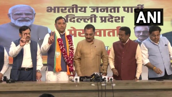 கட்சி மாறிய கவுன்சிலர் 