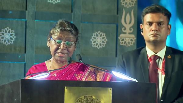 ஈஷாவில் ஜனாதிபதி திரெளபதி முர்மு ஈஷாவில் ஜனாதிபதி திரெளபதி முர்மு