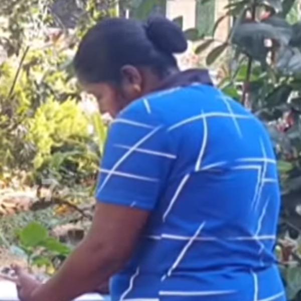 கன்னத்தில் அறைந்த பெண் எஸ்.ஐ. 