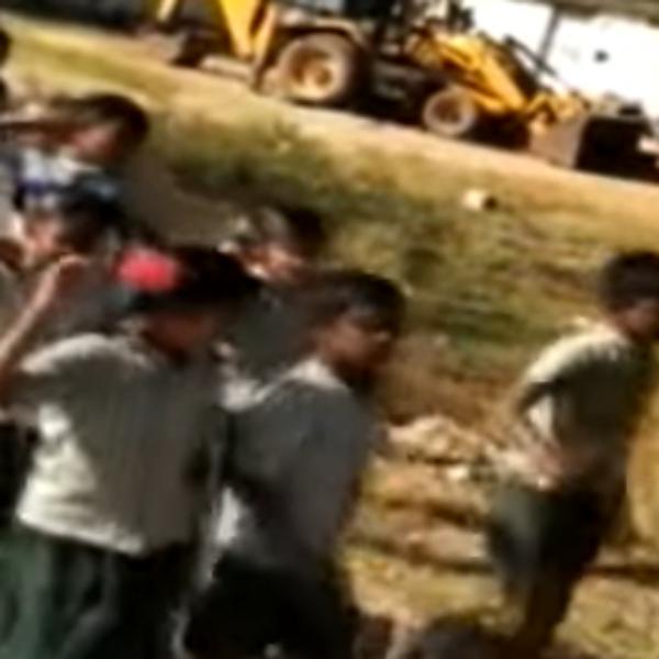 மாணவர்கள் வசூல் மாணவர்கள் வசூல்