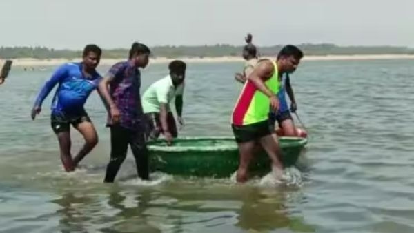 கூச்சலிட்ட மாணவிகள் 