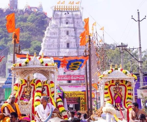 Mahasivarathiri 2023 festival begins with flag hoisting in Sri Kalahasti sivan temple 