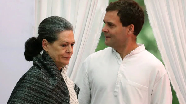 அரசு வீடு என்று அம்மா கூறினார் அரசு வீடு என்று அம்மா கூறினார்