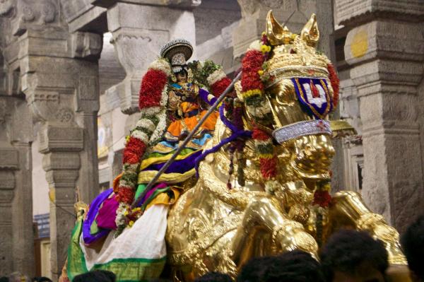 Srirangam Ranganathar Temple Bhupati Thirunal Thai car Festival held today 