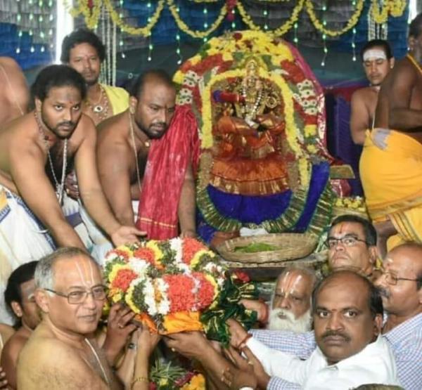 Sriranganathar presents for sister Samayapuram Mariamman Temple on Thaipusam Day 