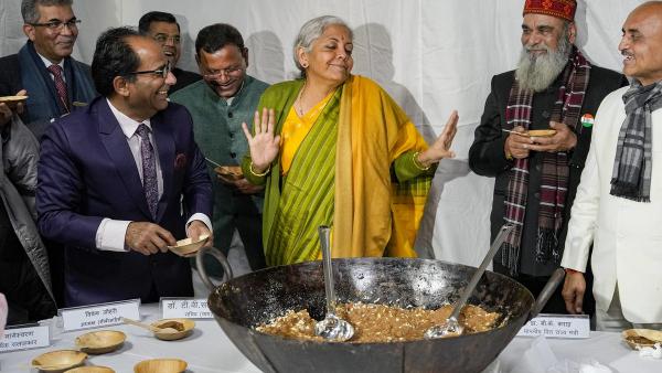 அல்வா கிண்டும் நிகழ்ச்சி 