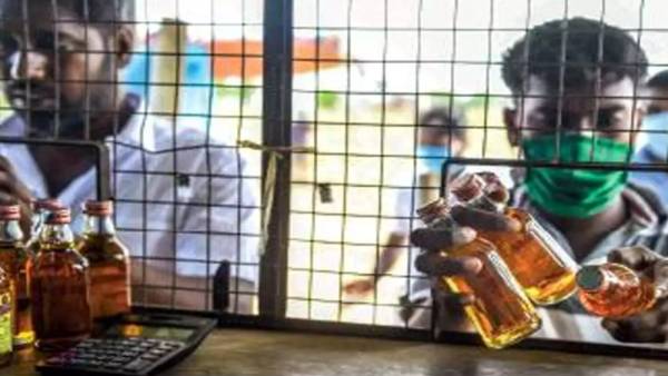 மதுக்கடைகளை மூட வேண்டும் மதுக்கடைகளை மூட வேண்டும்