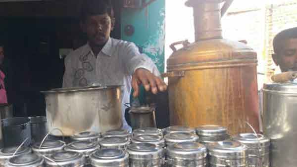 டீ கடைகளில் கூட்டம் 
