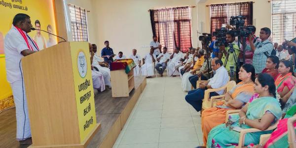 பாஜக அலுவலகத்தில் ஆதரவு பாஜக அலுவலகத்தில் ஆதரவு