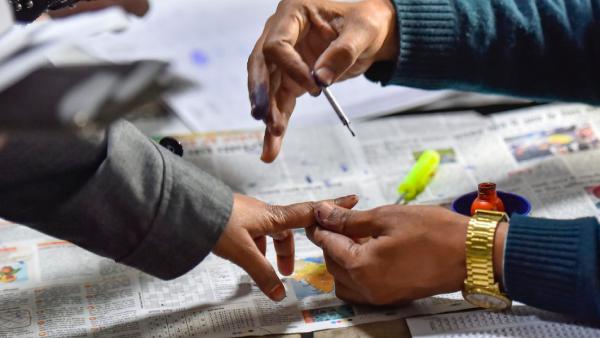  அதிமுகவினர் புகார்