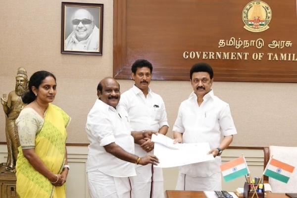 வார்த்தையை வைத்து அரசியல் செய்வதா?: 