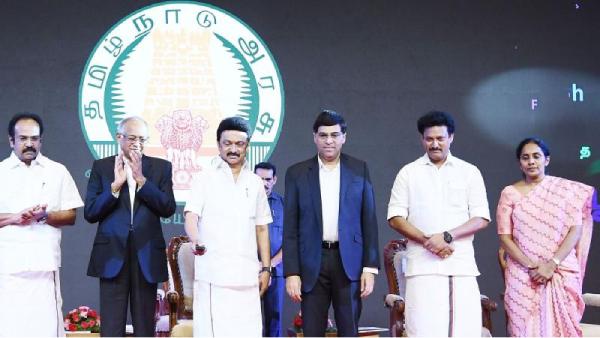 அரசுப் பள்ளிக்கு நிதியை அள்ளிக் கொடுத்த திமுக: 