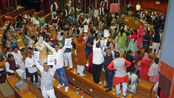  ஆம்ஆத்மி-பாஜக மோதல் 