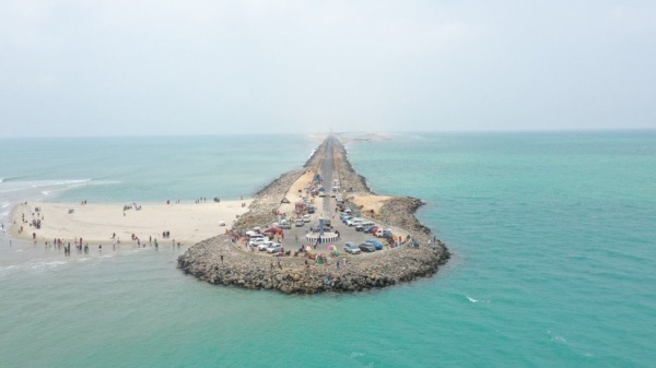 சுற்றுலா பயணிகள்