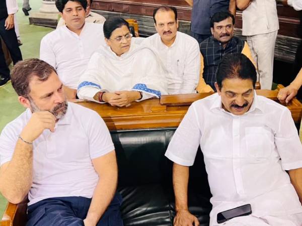 ஆளும் தரப்பு