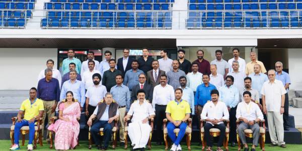 கருணாநிதி ஸ்டாண்ட் திறப்பு