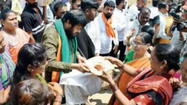 சுற்றுலாவிற்கு அழைத்து செல்வது.. 