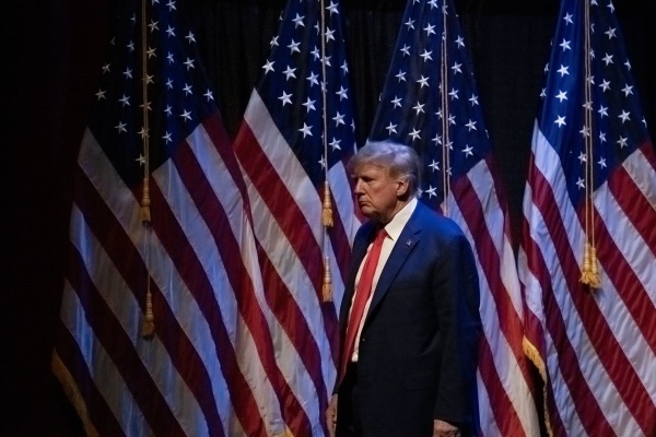 கை விலங்கு மாட்டி கைதா? கை விலங்கு மாட்டி கைதா?