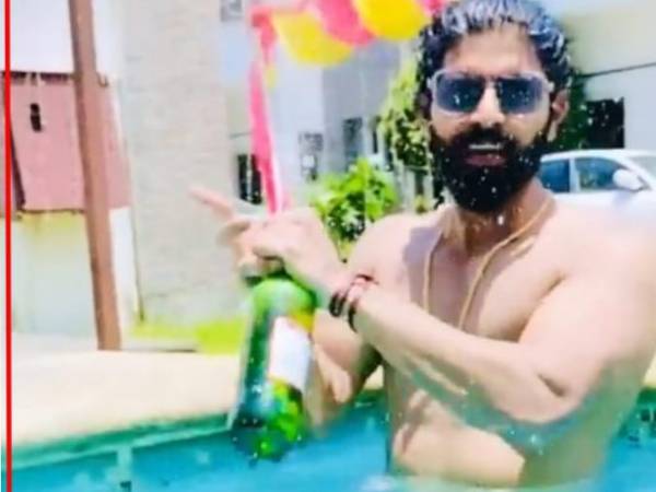 நீச்சல் குளம் நீச்சல் குளம்