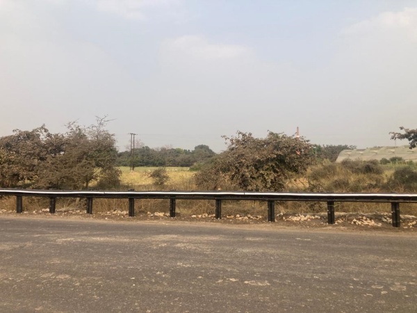 மூங்கில் கம்புகளால் அமைக்கப்படுகின்றன