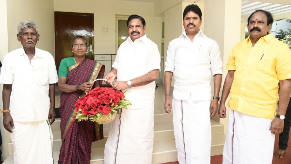 அதிமுகவில் இணைப்பு 