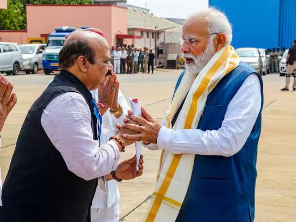 பிரதமர் நரேந்திர மோடி 