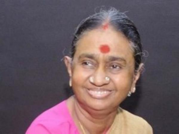தயாளு அம்மையாரிடம் ஆசி 