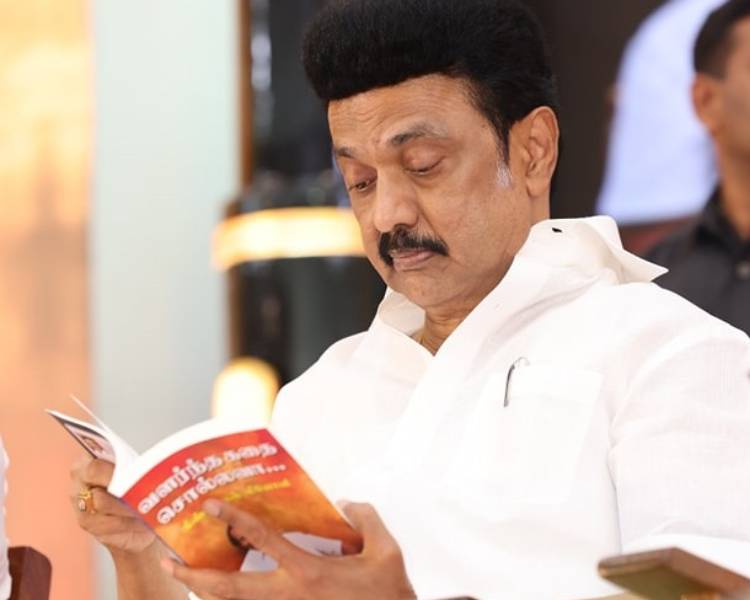 Stalin is writing the second volume of Ungalil oruvan book 