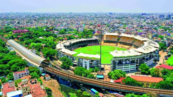 கருணாநிதி பெயரில் ஸ்டேண்ட் 