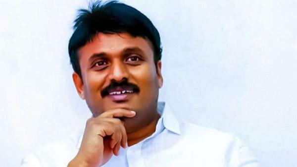 அமைச்சர் மகன்கள் 