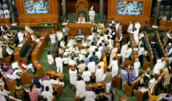 ஆளுங்கட்சியும் அமளி 