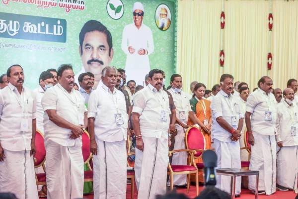 பொதுக் குழு செல்லும் 