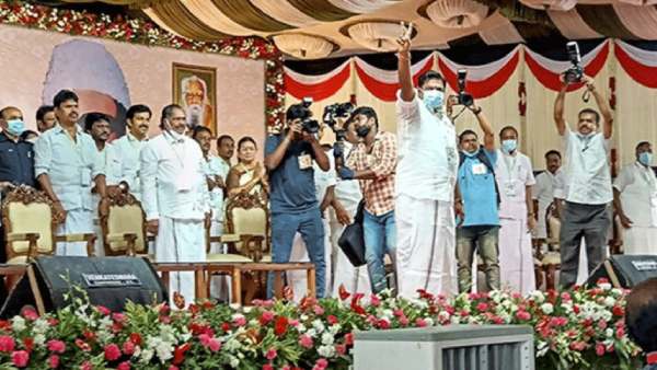 அதிமுக இடைக்கால பொதுச் செயலாளர் 