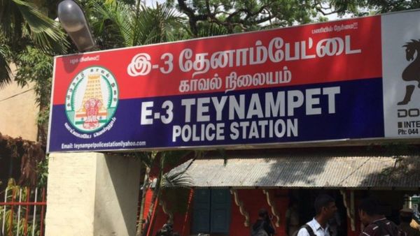 காவல் நிலையத்தில் புகார் 