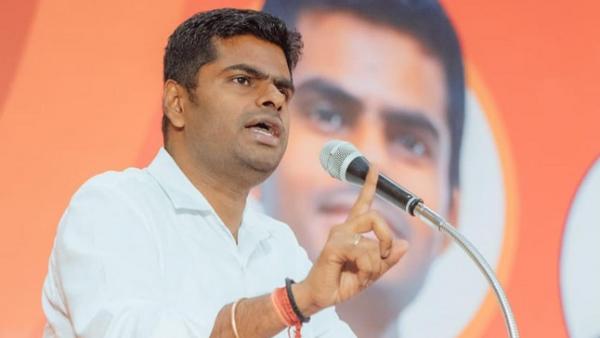 பாஜகவையே எதிர்க்கிறார் 