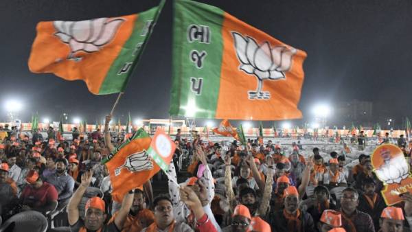 பாஜக முன்னிலை பாஜக முன்னிலை