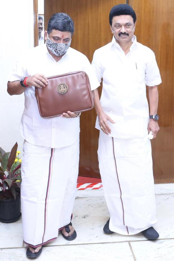 எந்த மாநில முதல்வரும் செய்தாதது?