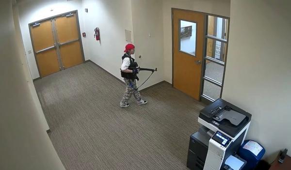  பள்ளியில் துப்பாக்கிச் சூடு