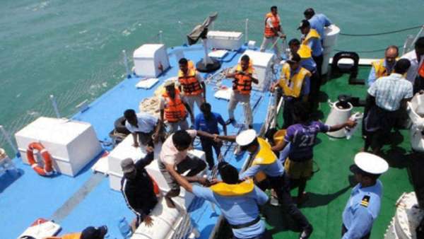 16 பேர் சிறைப்பிடிப்பு 