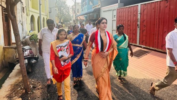  கட்சியில் பதவி 