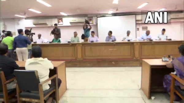 குழு வருகை குழு வருகை