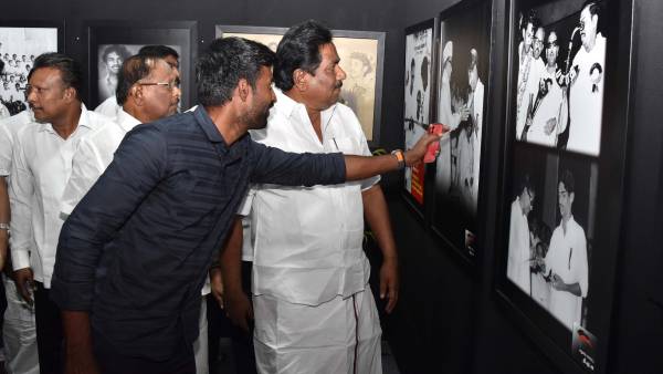 படமாக எடுக்க வேண்டும்