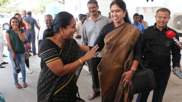 வானதி சீனிவாசன் கருப்பு வானதி சீனிவாசன் கருப்பு