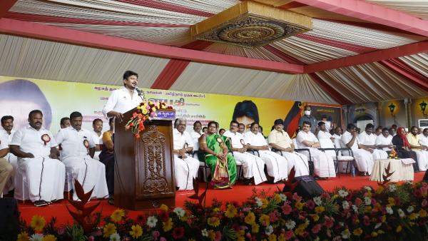  என் மீது காட்ட நினைக்கும் அன்பு 