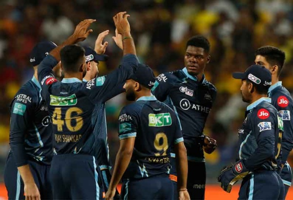 சிறந்த பந்துவீச்சு கூட்டணி யார்?