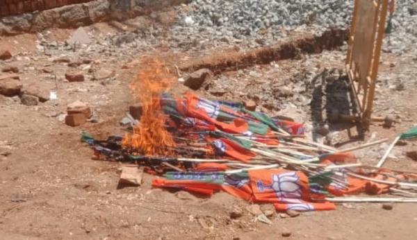 தொண்டர்கள் வாக்குவாதம் 