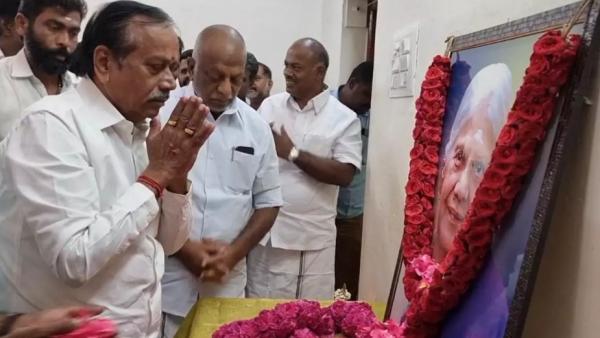 ஓபிஎஸ் தாயார் மறைவுக்கு அஞ்சலி 